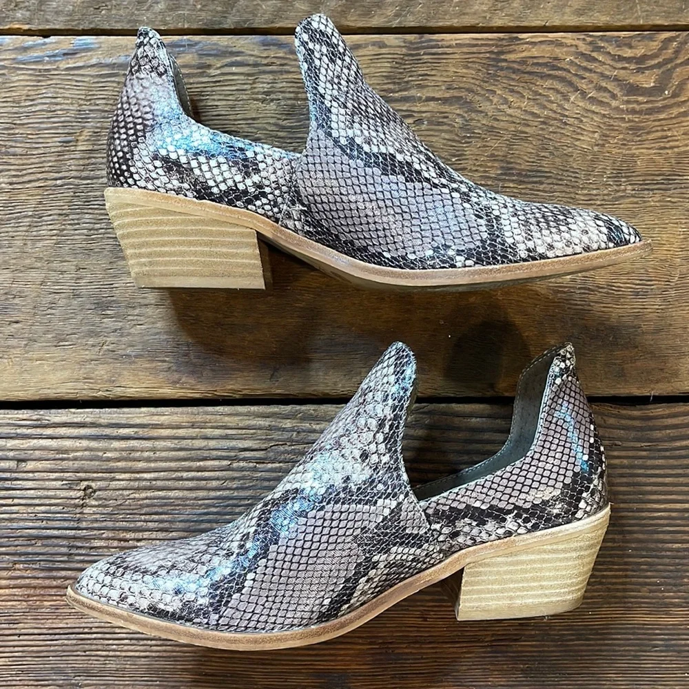 CHINESE LAUNDRY FOCUS SNAKE PRINT CUT OUT ANKLE BOOTIES